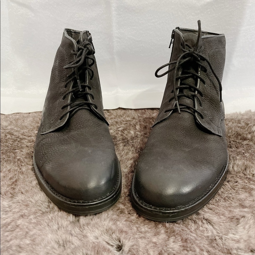 Boots men size 11
